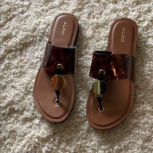 Mixed brown flat sandals